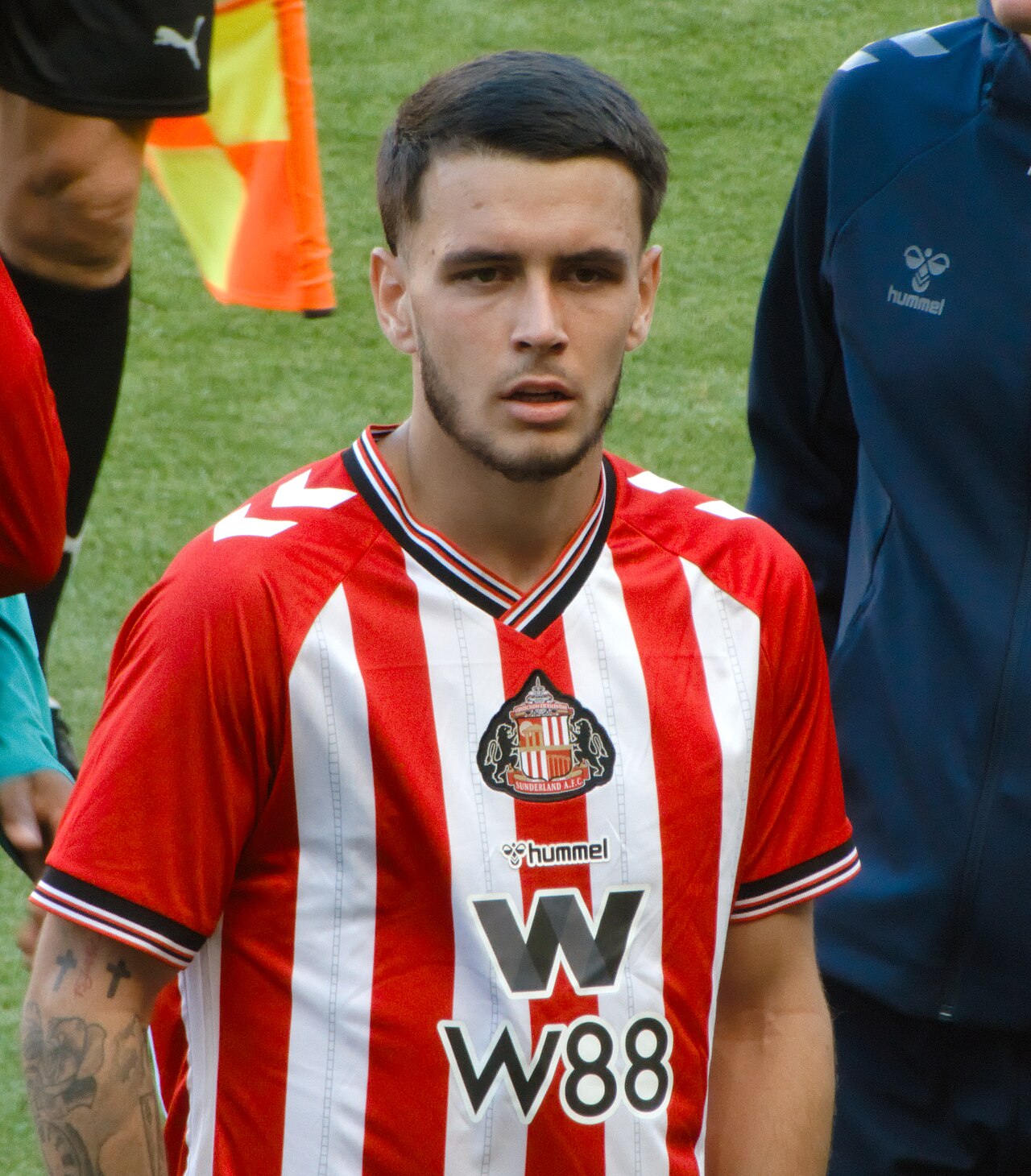 Enzo Le Fée trong màu áo Sunderland Enzo Le Fée thi đấu cho Sunderland