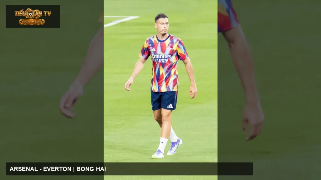 Gabriel Martinelli thi đấu cho Arsenal